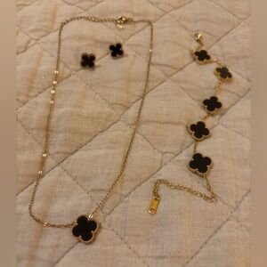 SOLD ! Black clover set